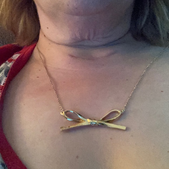 Kate Spade ♠️ Gold Bow Necklace. - Picture 4 of 9